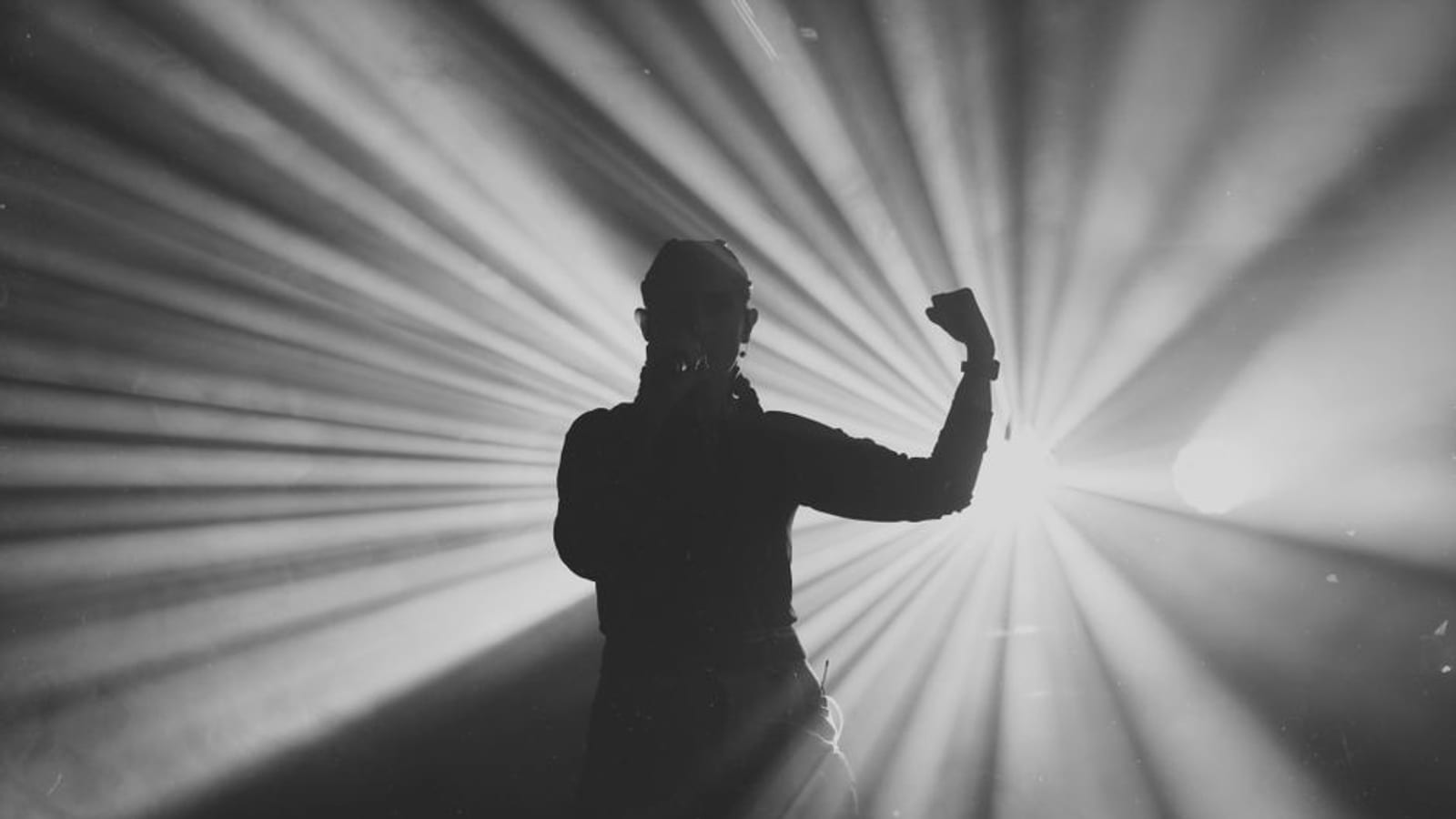 The Impact of High-Energy Performances: Elevating Artist Identity
